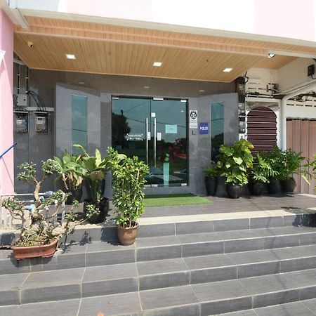 56 Hotel Mentekab Exterior photo